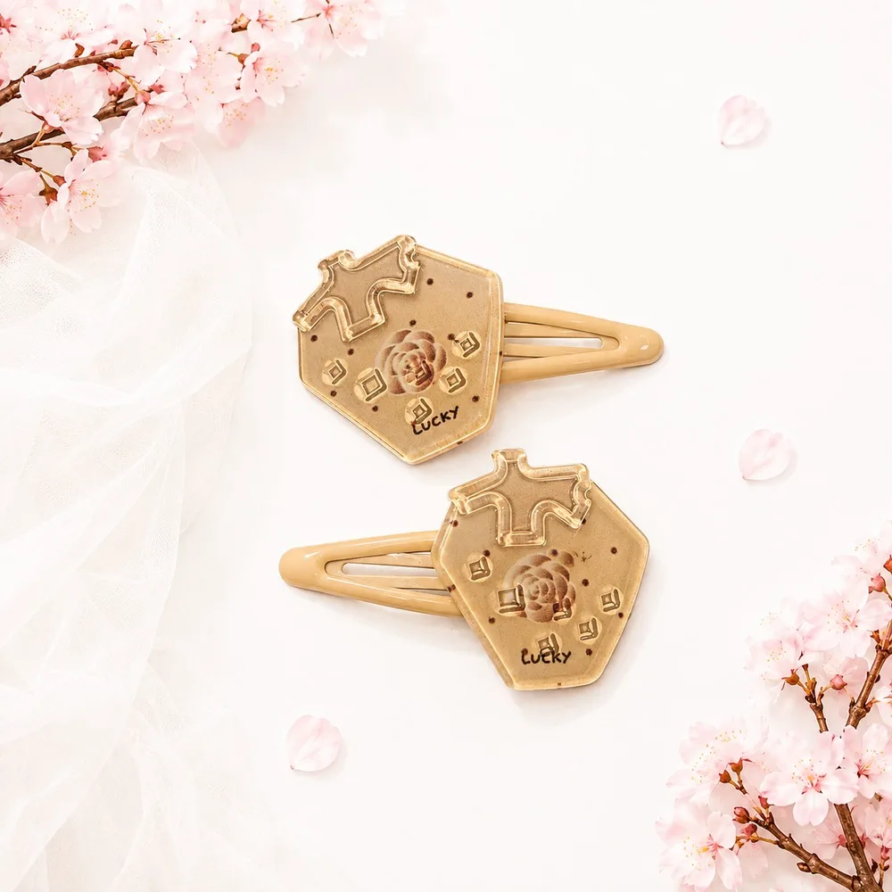 ChatGPT-Image-Aug-6-2026-11_38_27-AM.webp گیره مو رزینی طرح توت فرنگی - تصویر 1